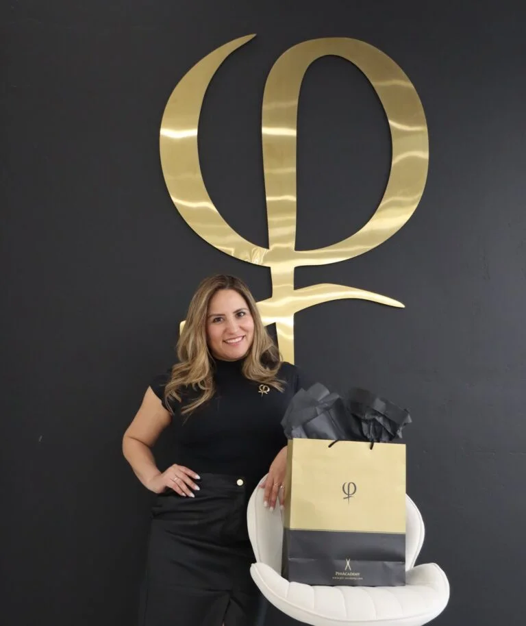 Instructora Jamie Wood – cursos de microblading y micropigmentación en español en PIA Institute un Instituto de Microblading y Micropigmentacion en Pleasant Grove, Utah